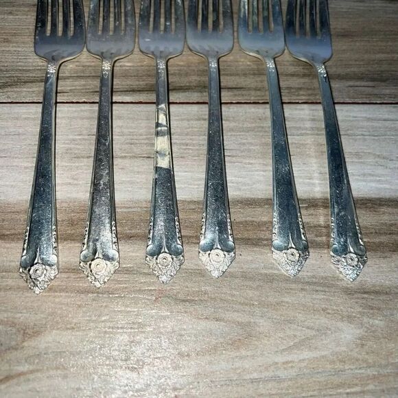 Rogers & Bro "Starlight" Pattern Silverplate Flatware - Set of 4 Salad Forks - Picture 4 of 9